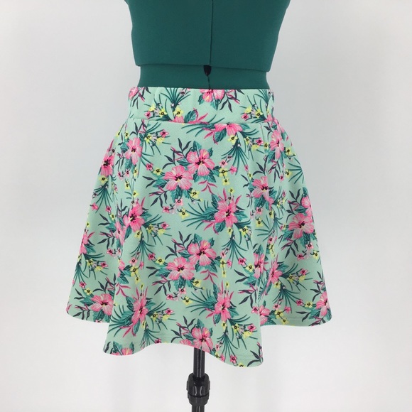Divided H&M Hibiscus Patterned Skater Skirt, Small - Picture 3 of 16
